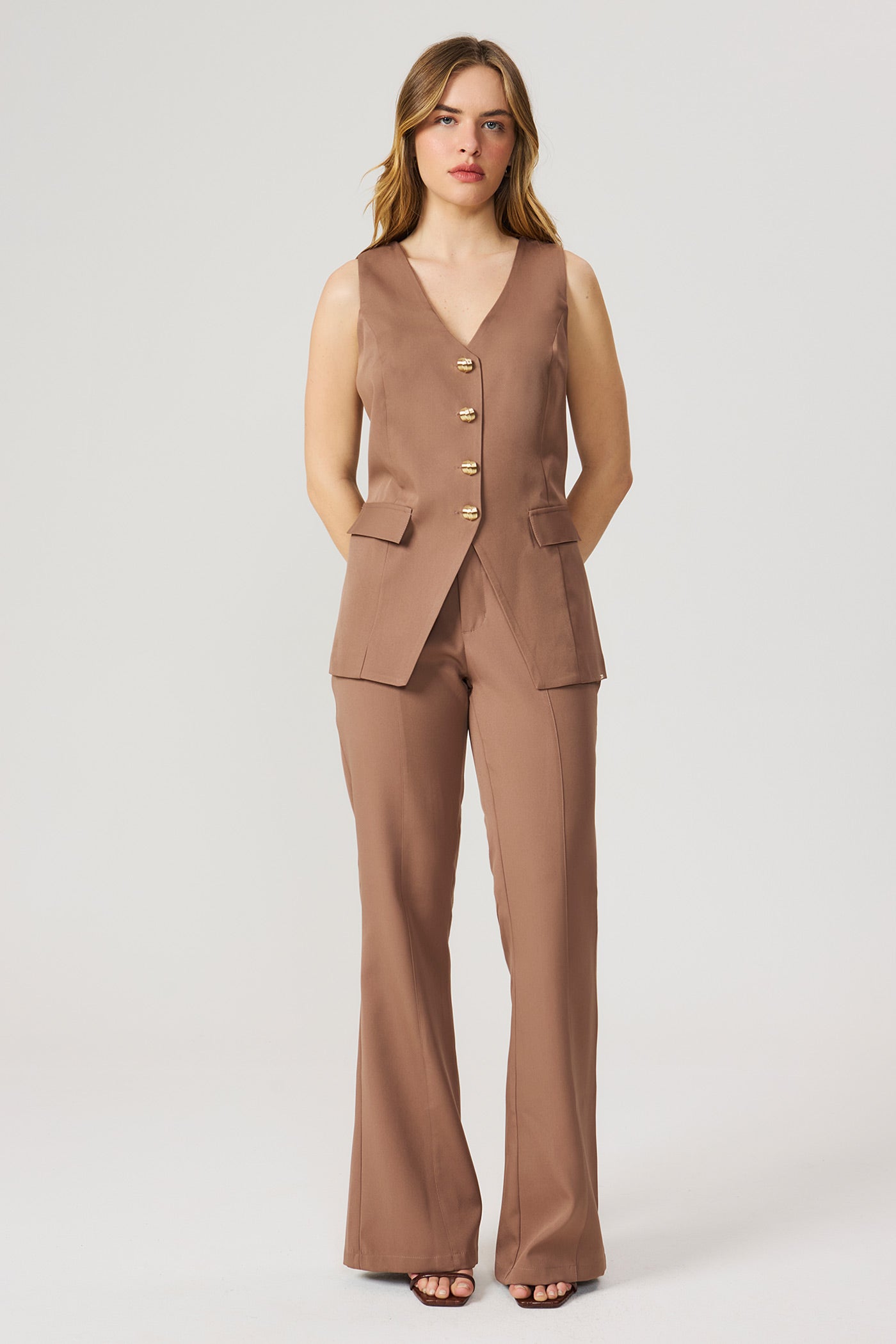 Colete alfaiataria marrom Fato Básico