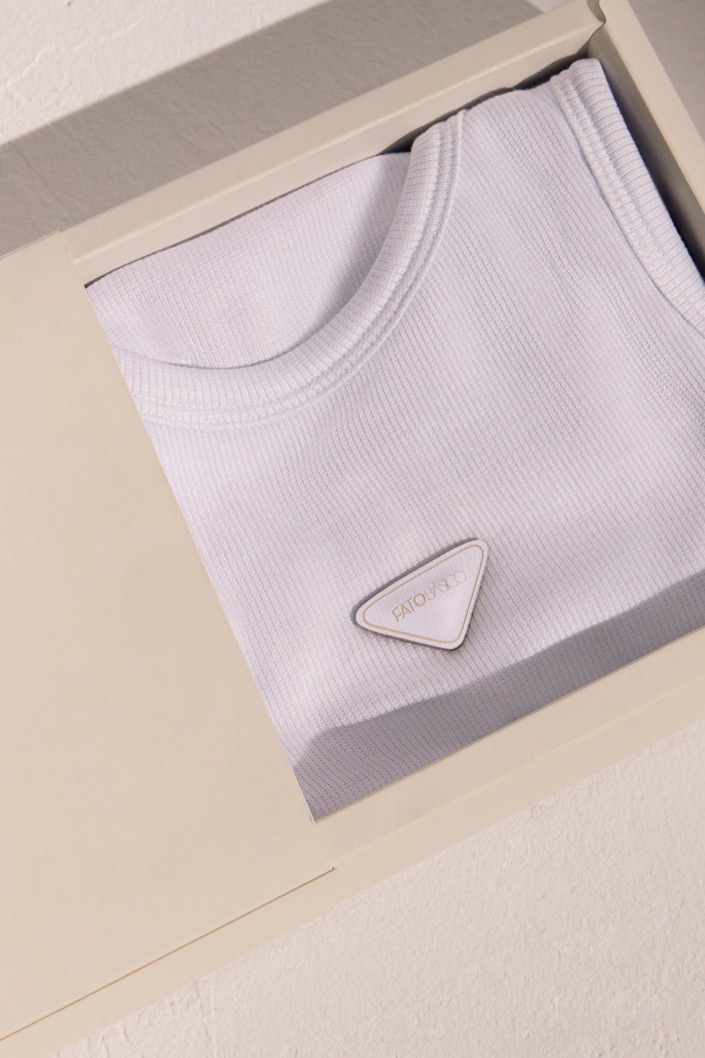 Blusa ribana gifg manteiga Fato Básico