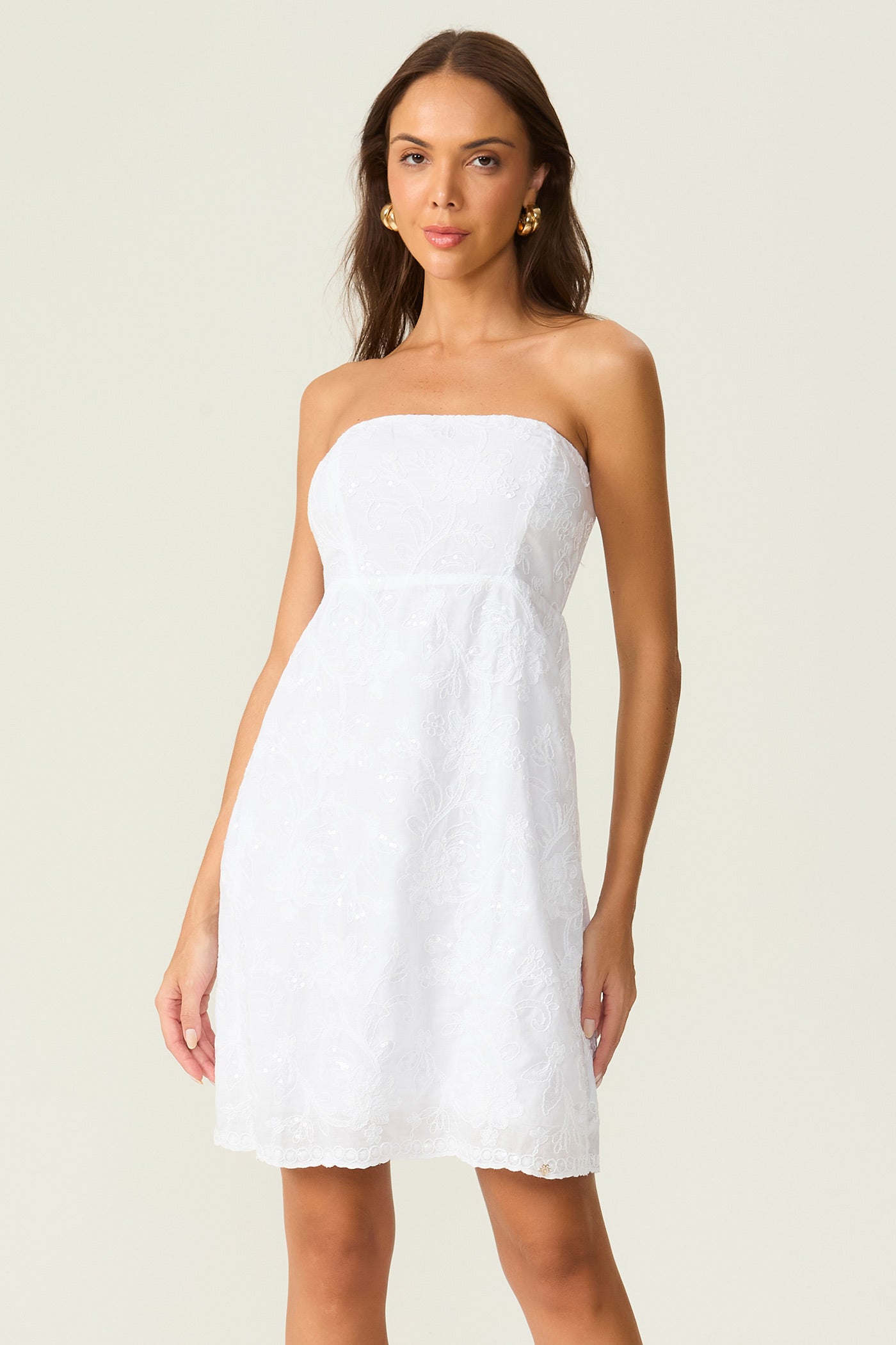 Vestido bordado curto paetê branco Fato Básico