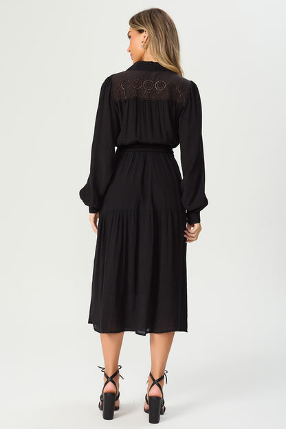 Vestido midi com renda preto Fato Básico