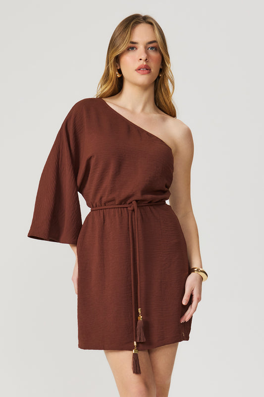 Vestido curto assimétrico marrom Fato Básico