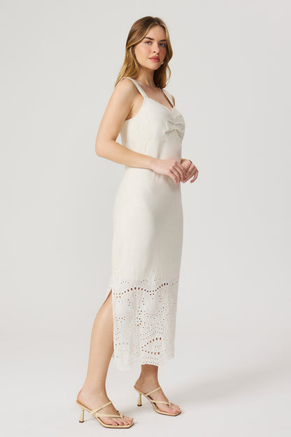 Vestido midi de linho bordado natural Fato Básico