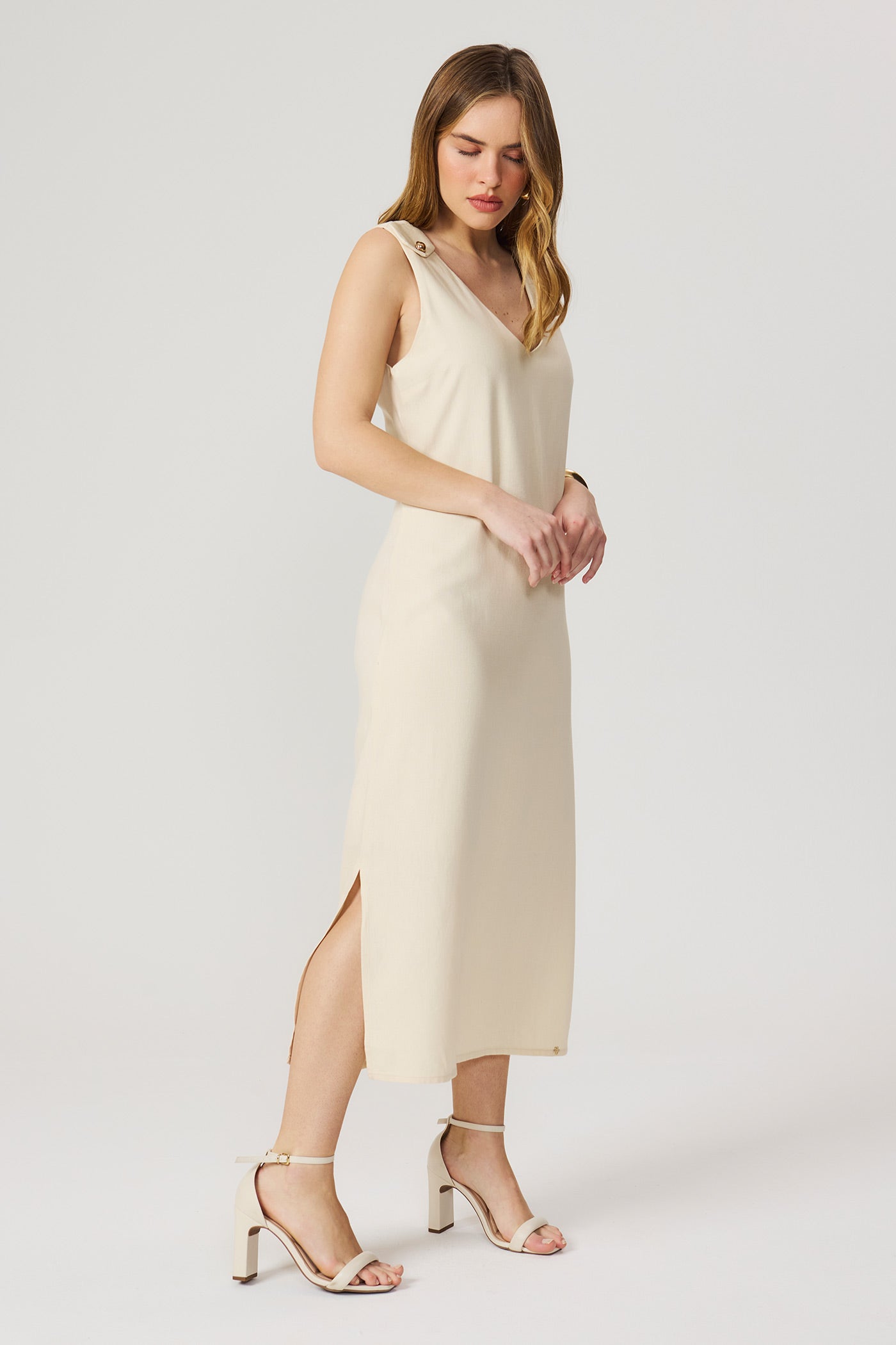 Vestido mídi de linho natural Fato Básico