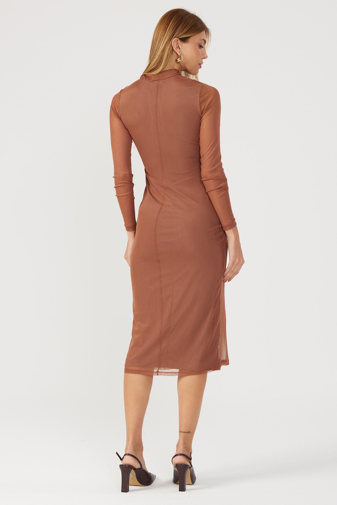 Vestido liso tule marrom Fato Básico