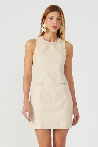 Vestido curto couro sintético aveia Fato Básico