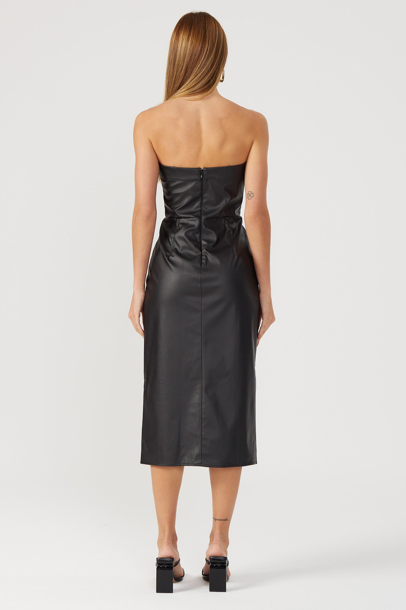Vestido midi couro sintético Fato Básico