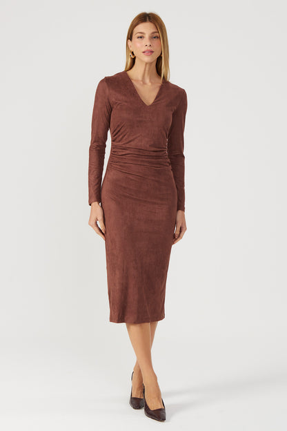 Vestido midi suede marrom Fato Básico