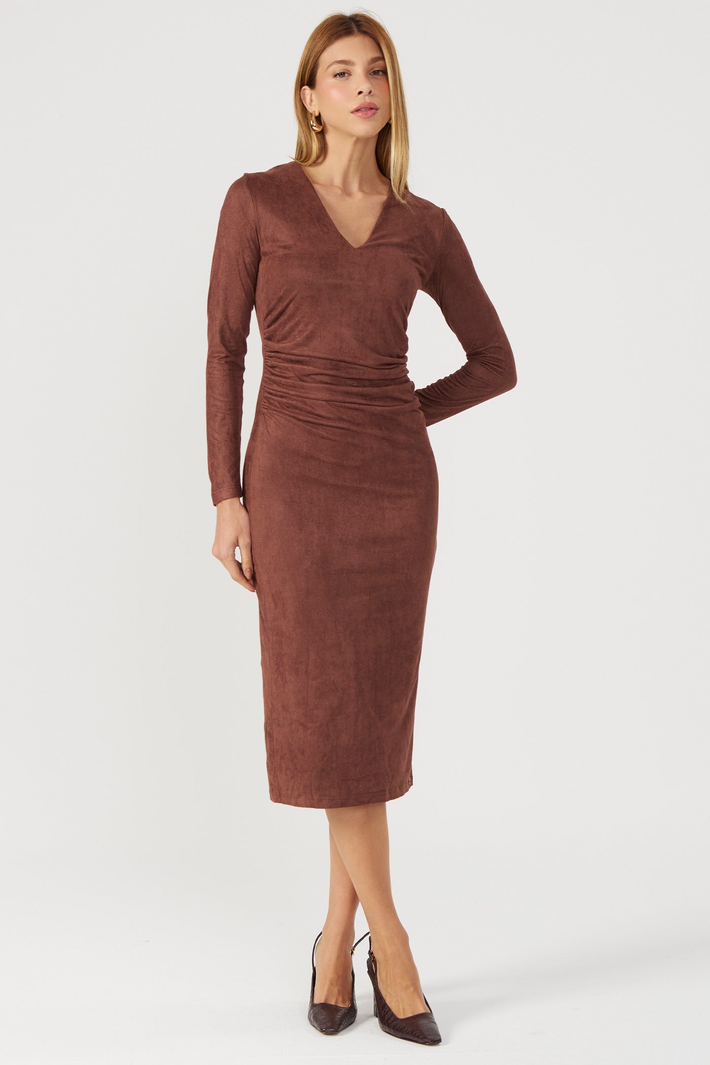 Vestido midi suede marrom Fato Básico