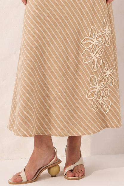 Vestido sem mangas listrado bordado Fato Básico