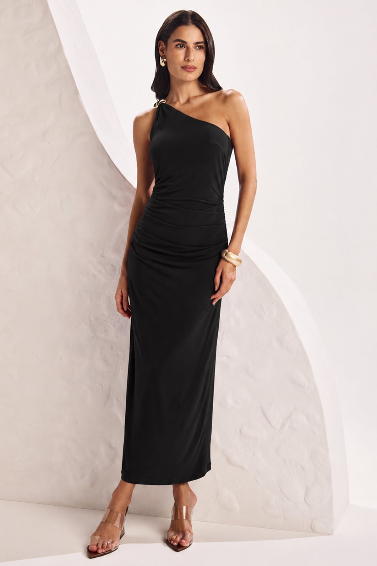 Vestido detalhe ombro preto Fato Básico