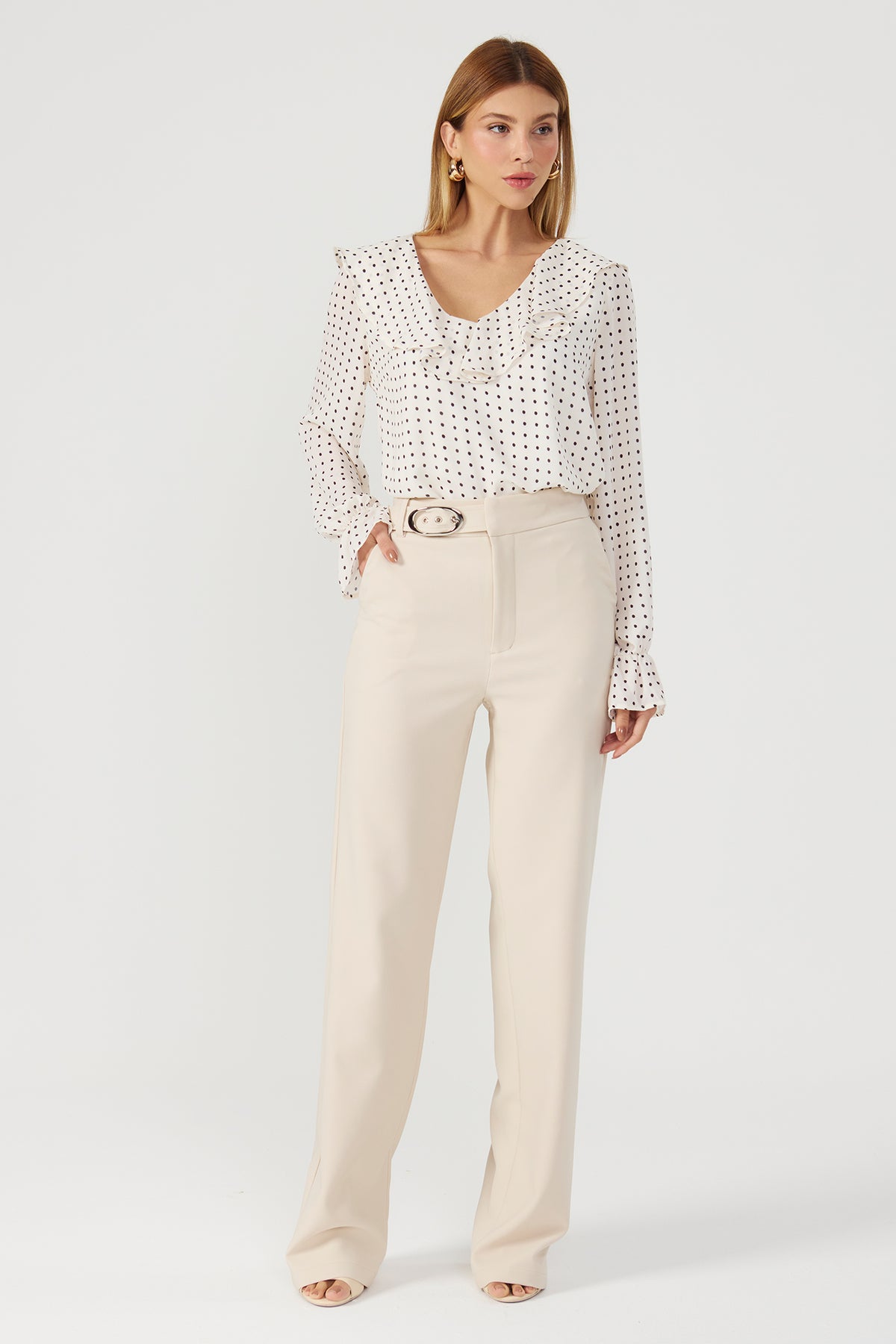 Calça bootcut com cinto aveia Fato Básico