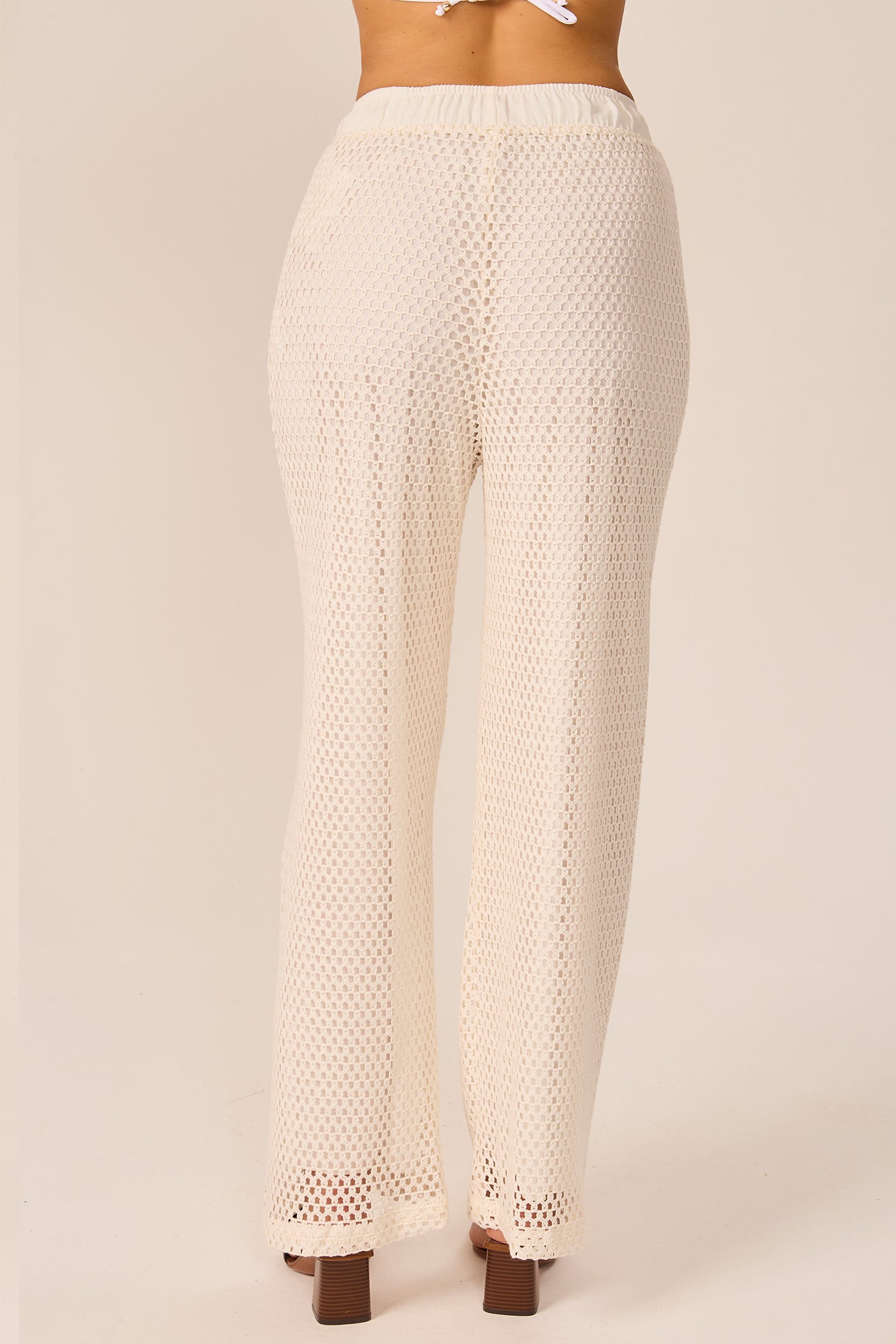 Calça crochet off white Fato Básico