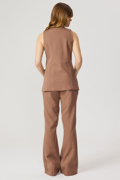 Calça alfaiataria bootcut marrom Fato Básico