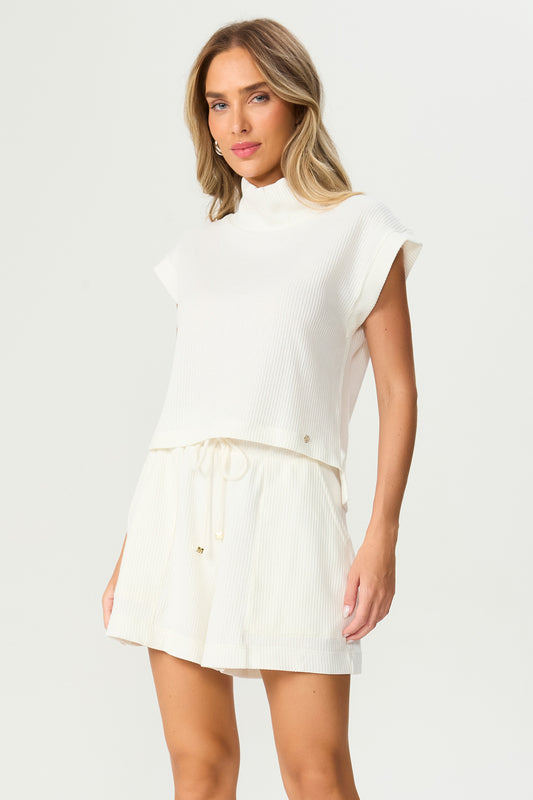Shorts malha texturizada off white Fato Básico