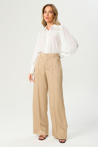 Calça pantalona acetinada bege Fato Básico