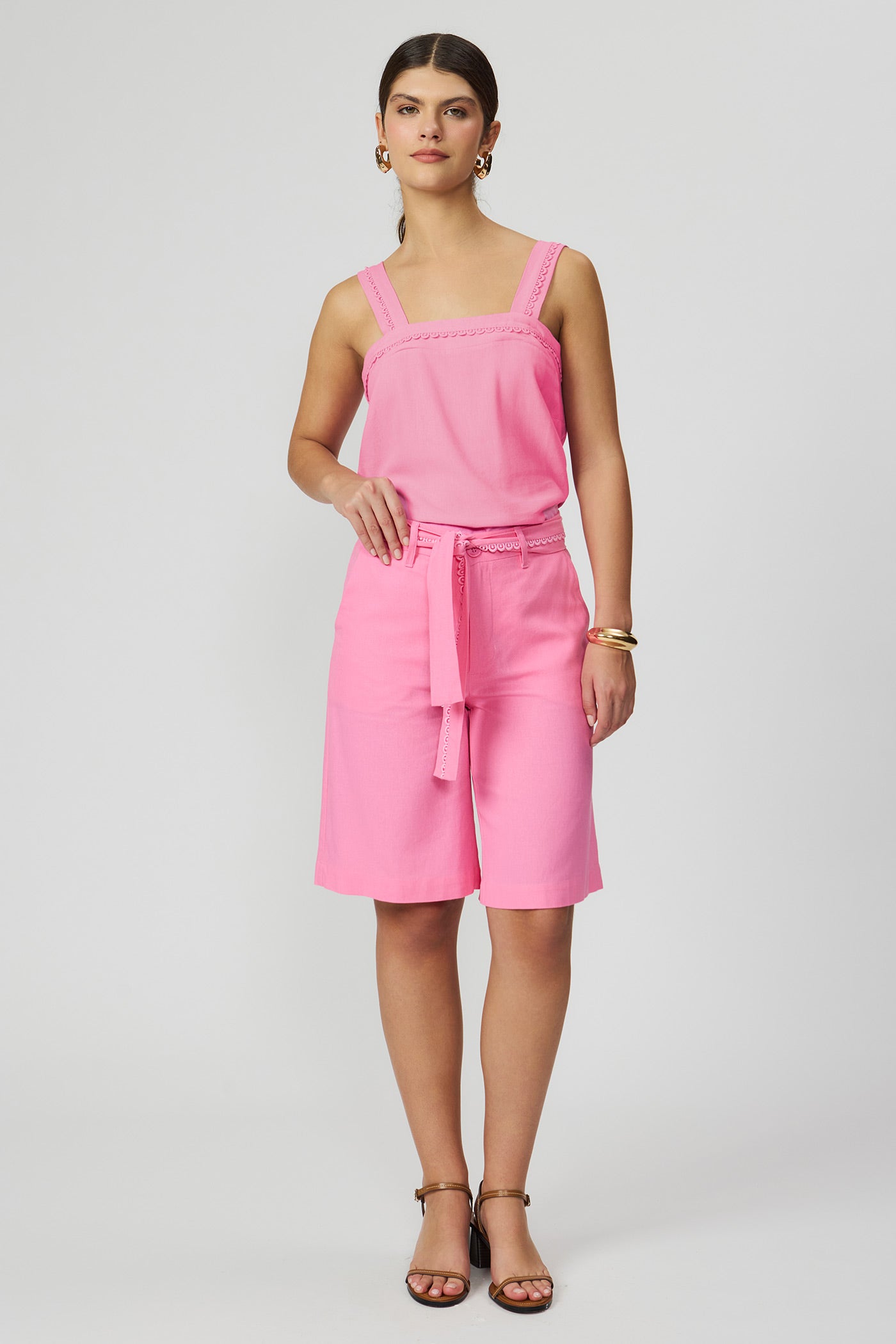 Bermuda linho rosa com faixa Fato Básico