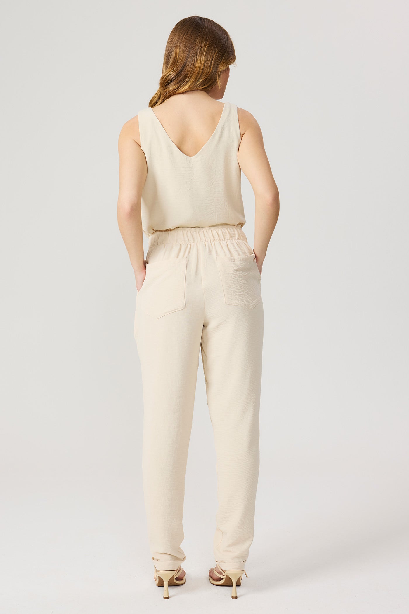 Calça jogger aveia com detalhe no cós Fato Básico