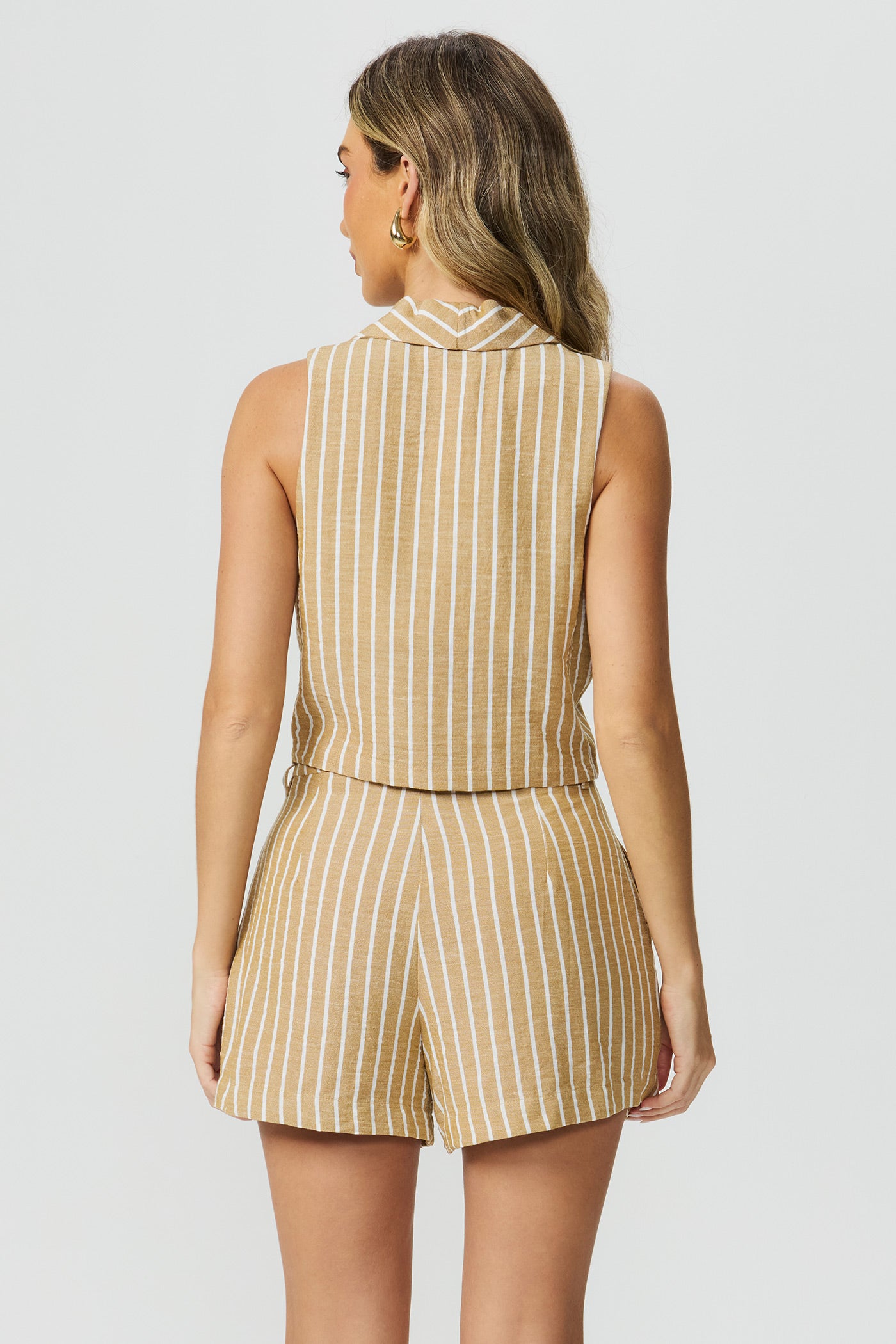 Shorts listrado com ilhós bege Fato Básico