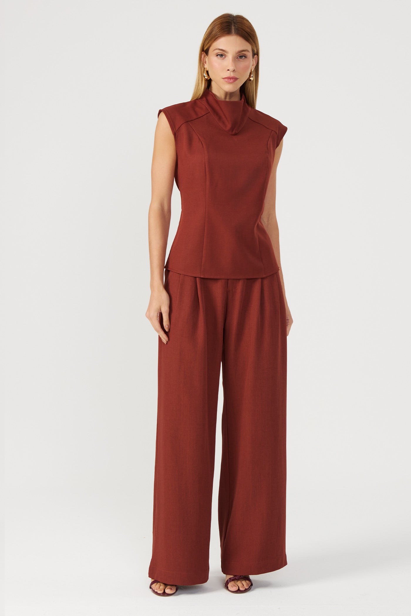 Calça pantalona malbec Fato Básico