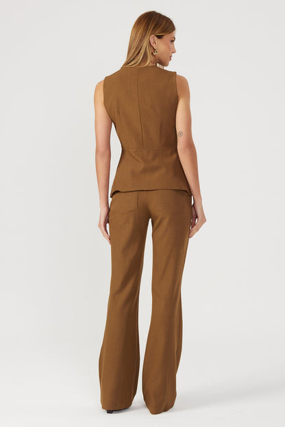 Calça alfaiataria boot cut marrom Fato Básico