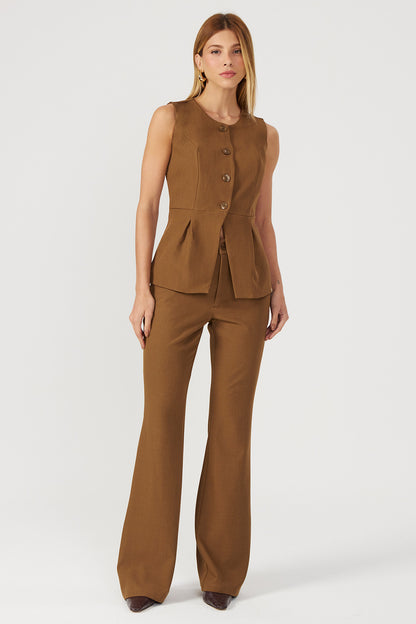 Calça alfaiataria boot cut marrom Fato Básico