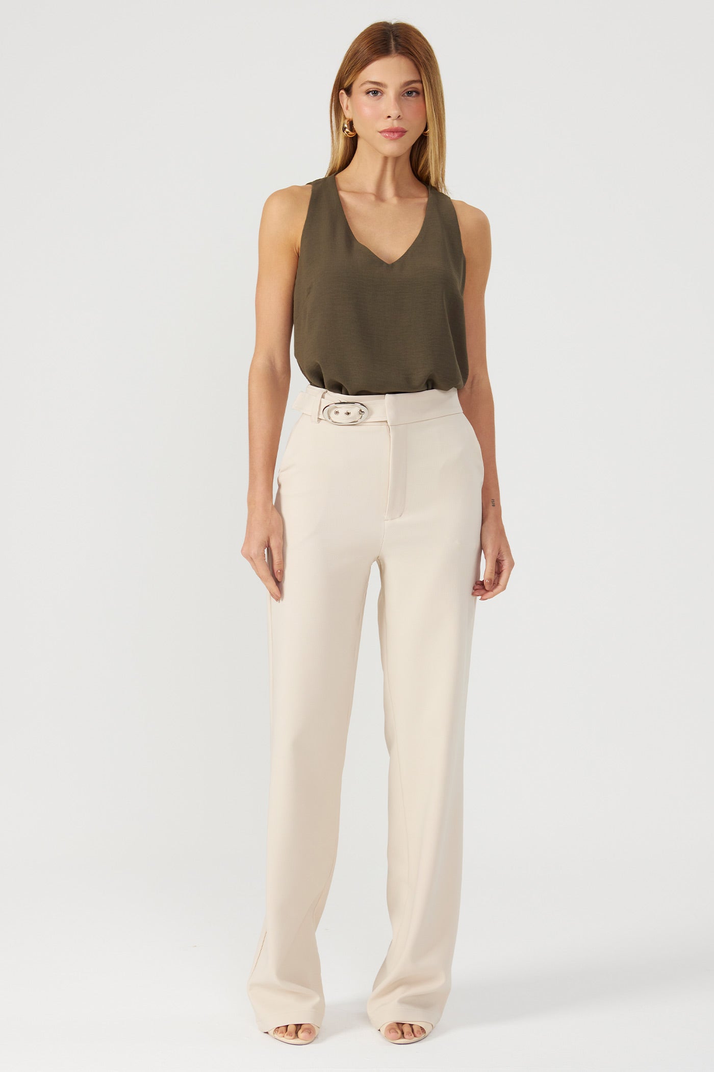 Calça bootcut com cinto aveia Fato Básico