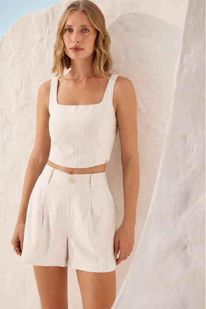 Shorts risca de giz off white Fato Básico