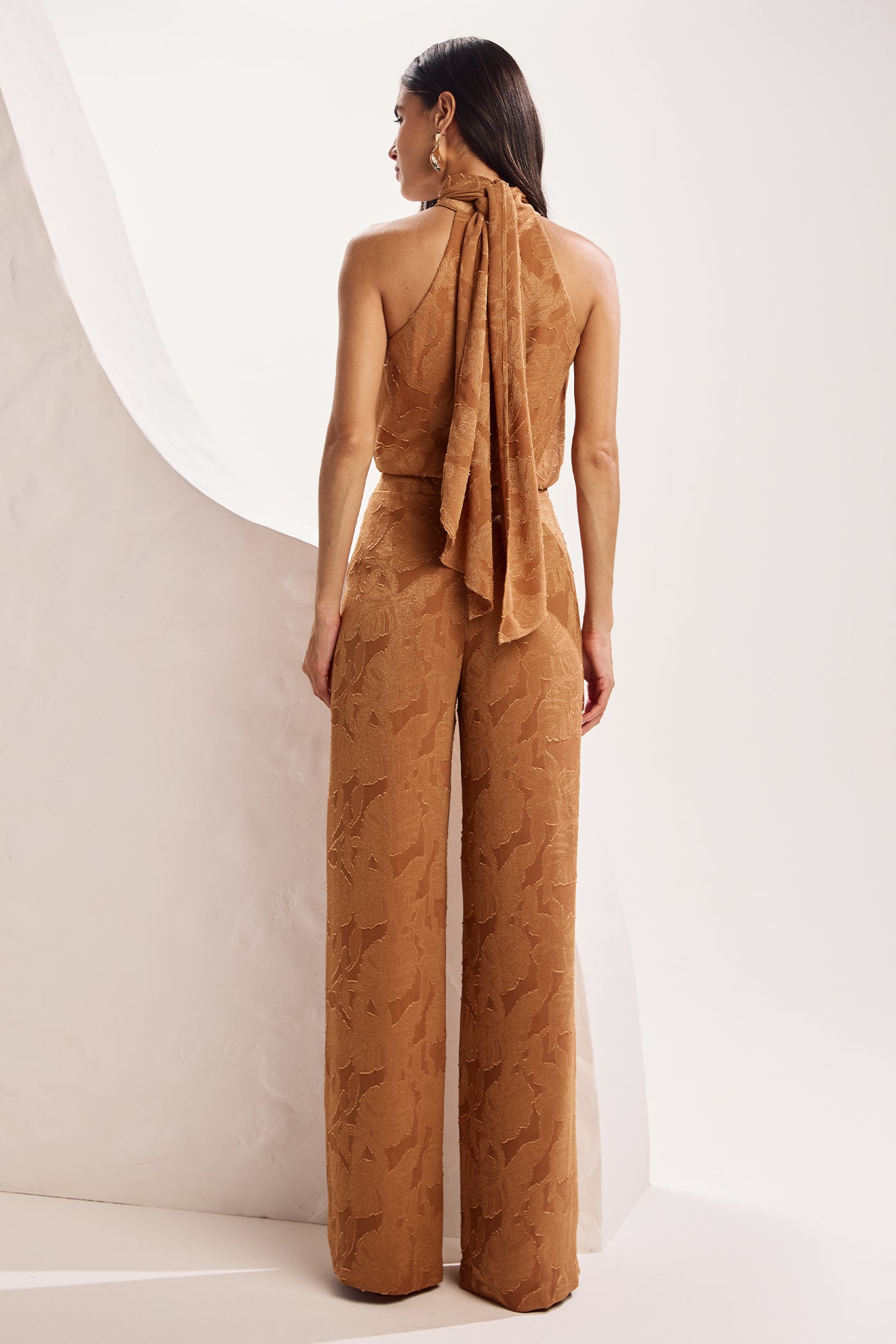 Calça pantalona texturizada Fato Básico