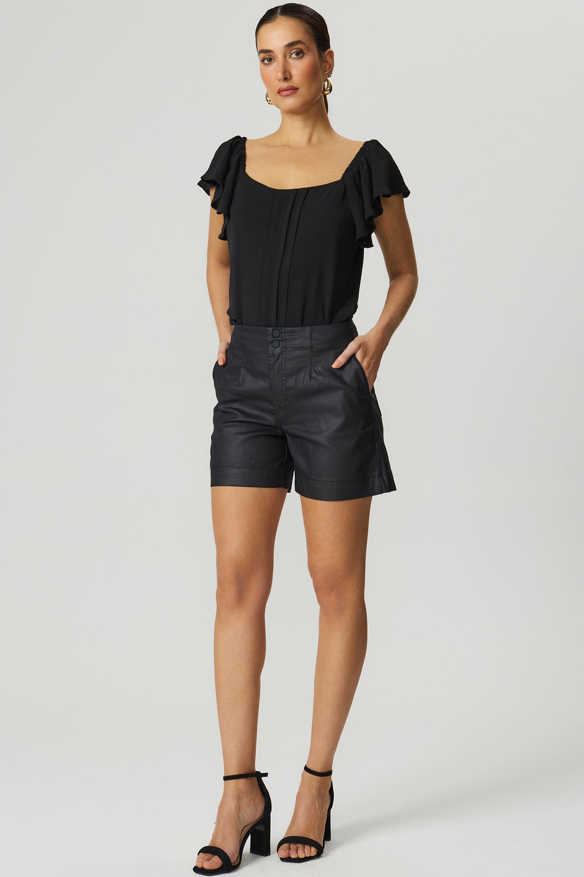 Short perfecto resinado preto Fato Básico