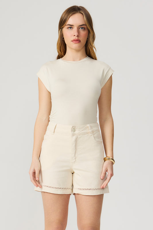 Shorts perfecto com entremeio sarja natural Fato Básico