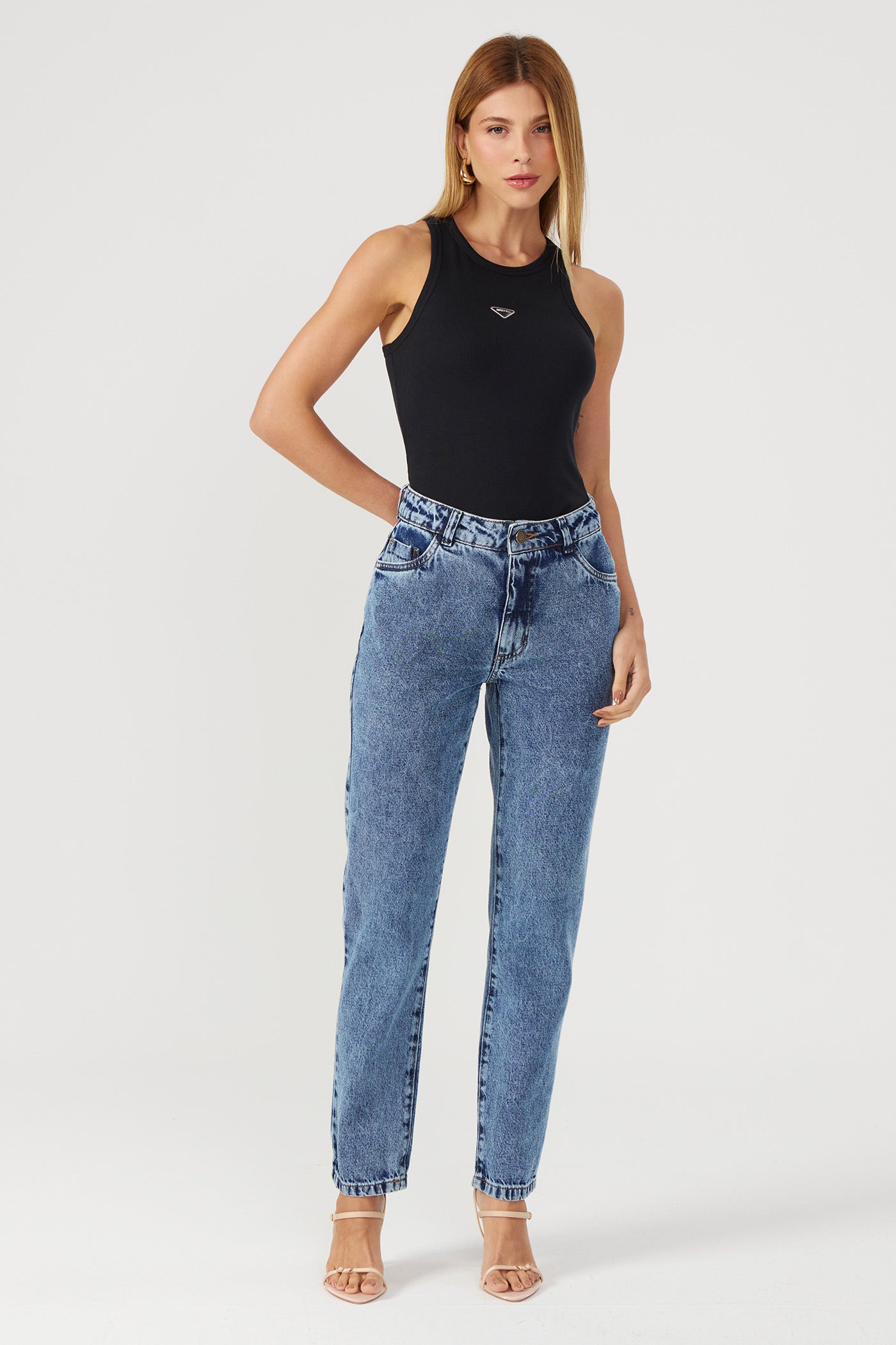 Calça jeans reta lavagem média Fato Básico