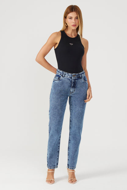 Calça jeans reta lavagem média Fato Básico
