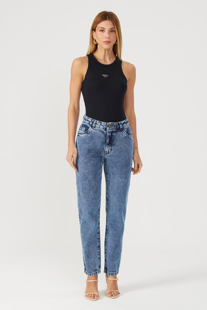 Calça jeans reta lavagem média Fato Básico
