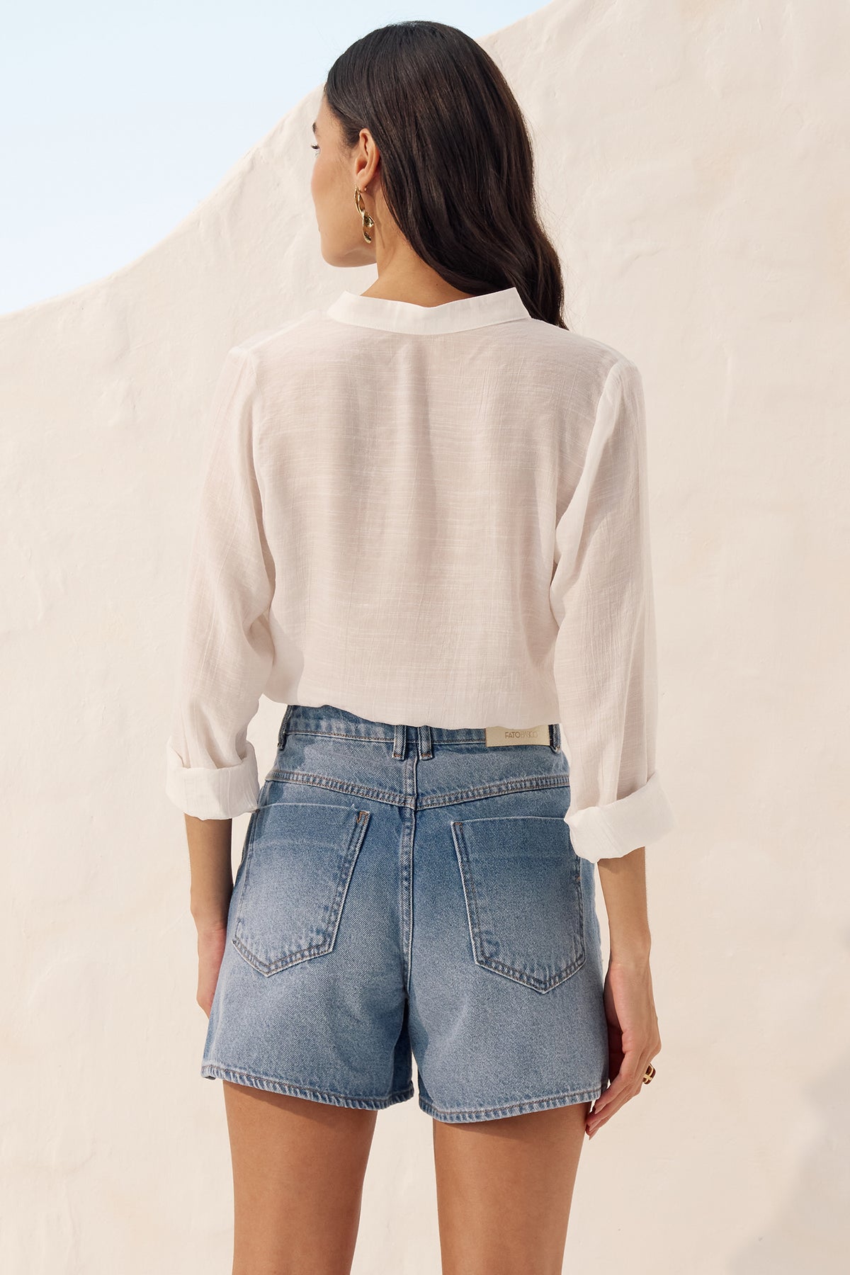 short jeans bordado floral Fato Básico