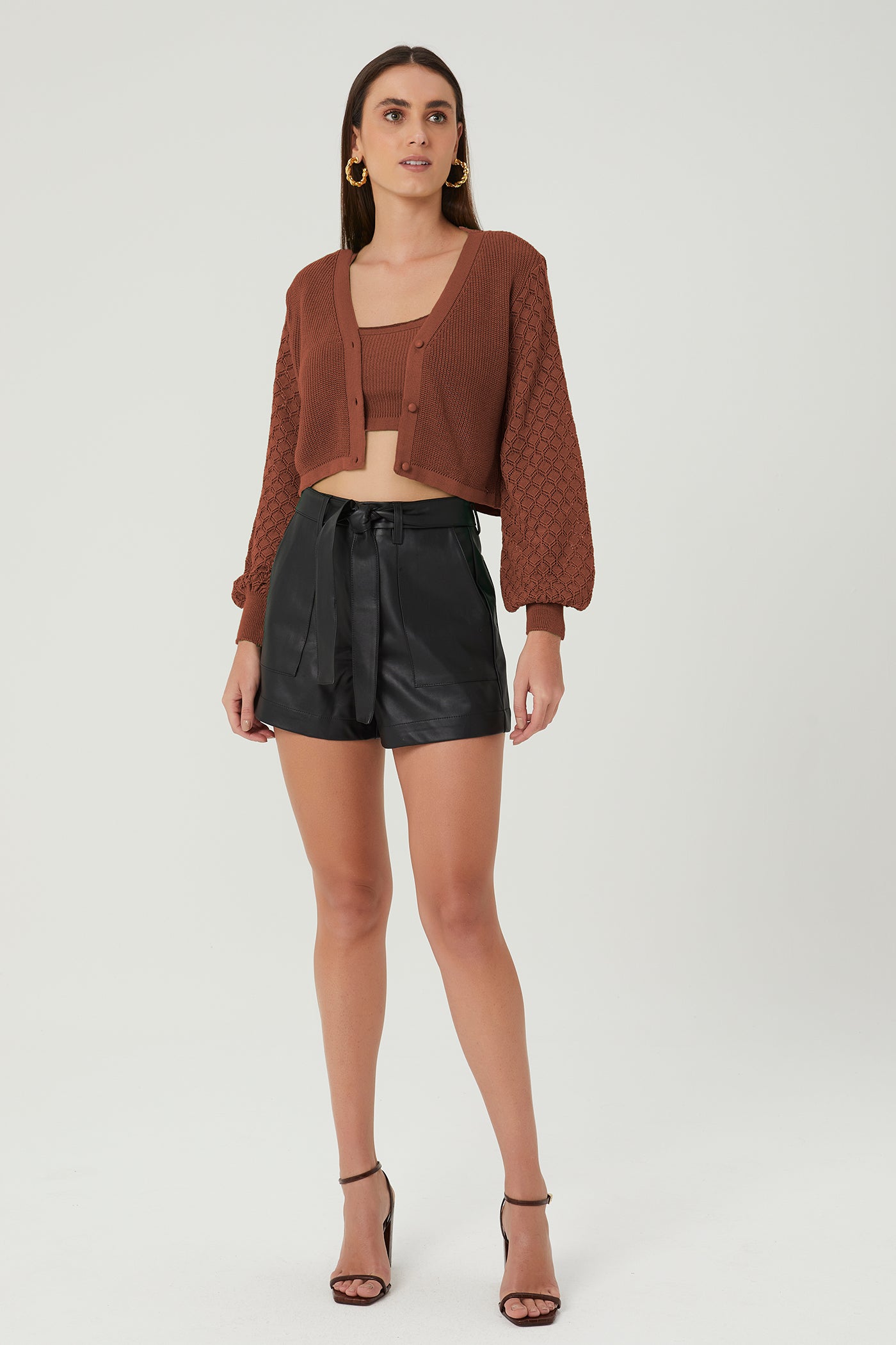 Cardigan cropped marrom Fato Básico - FATO BÁSICO