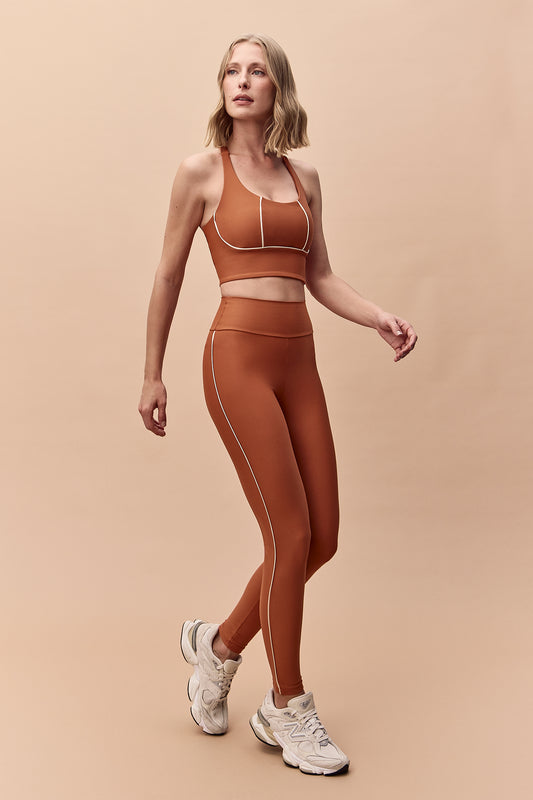 Legging recorte detalhe lateral canela Fato Básico