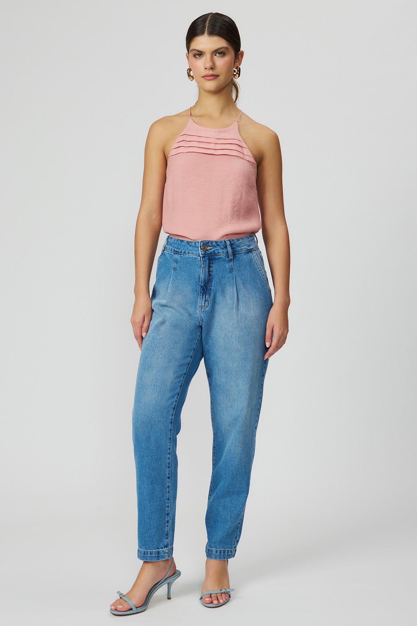 Calça jeans reta com pregas Fato Básico