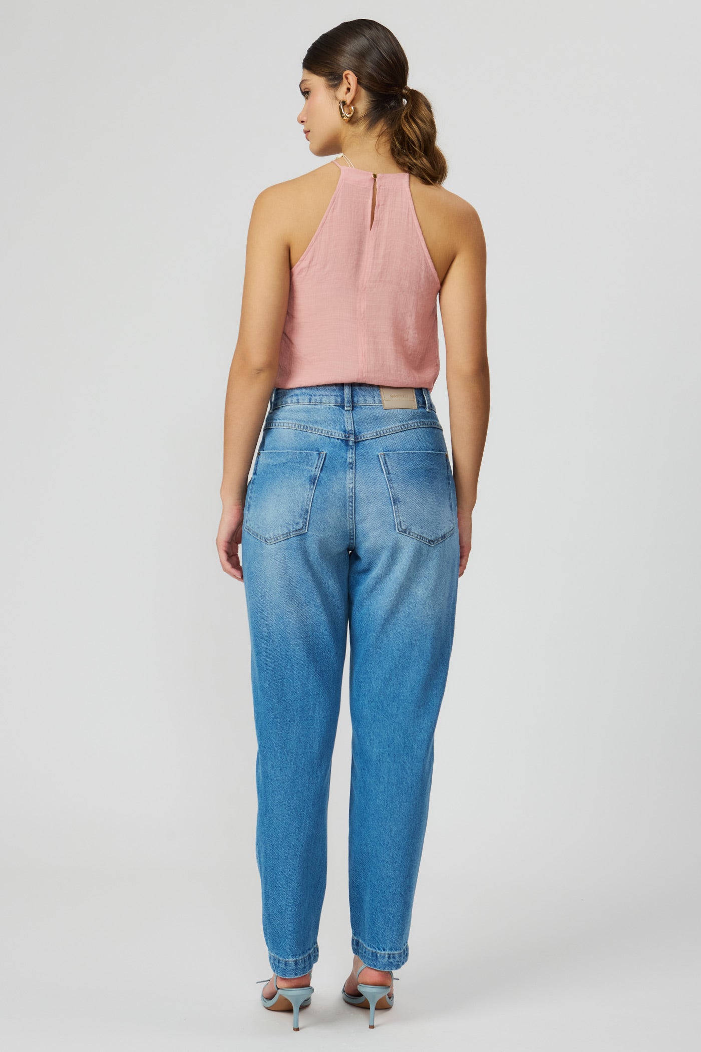 Calça jeans reta com pregas Fato Básico